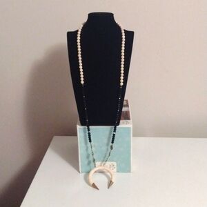 Vtg BPD Betsy Pittard designs crescent faux horn bone pendant w/black ab glass